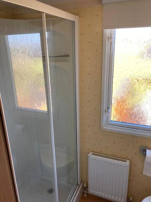 Red Squirrel Holiday Home In The Countryside, 10 Mins To Lligwy Beach Llandyfrydog Exterior foto